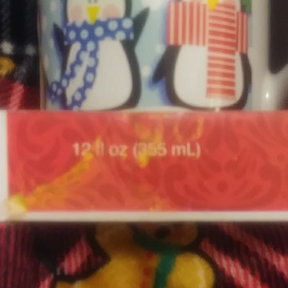 NIB Holiday Mug🐧🎄 - Picture 3 of 6